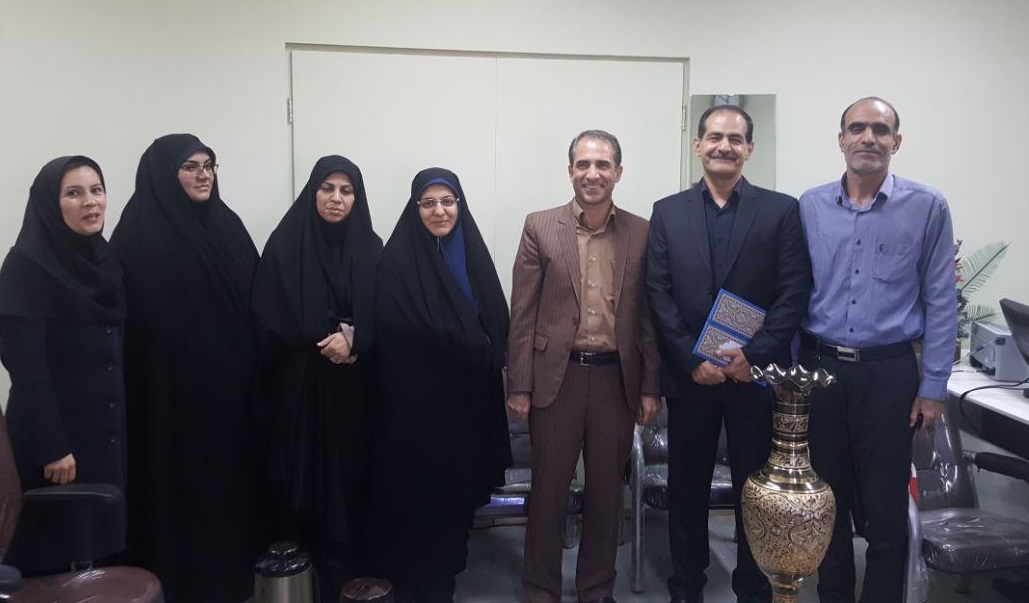 مراسم تقدیر از همکار باز نشسته